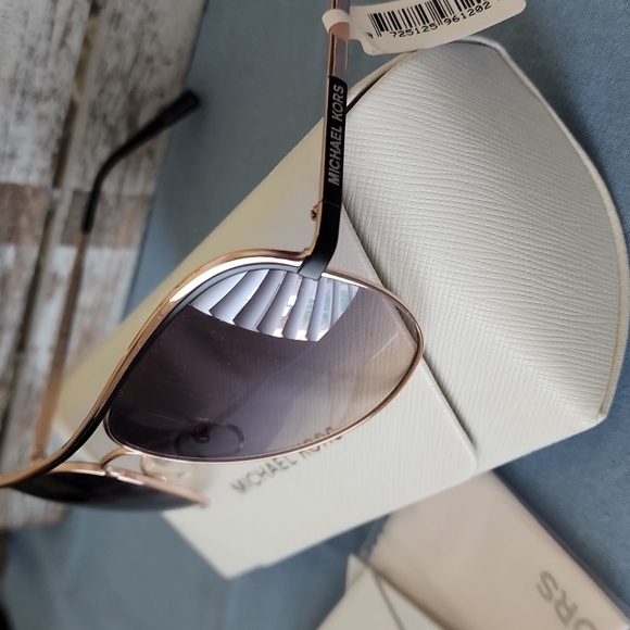 Michael kors sunglasses - Picture 2 of 5